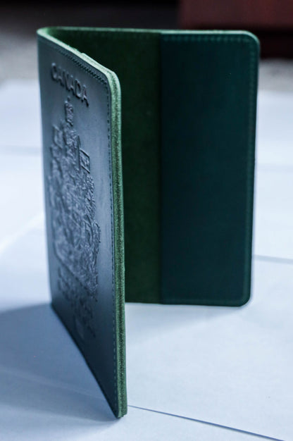 Canada. BEARKY Men's Fashionable for Ridge Leather Passport Wallet and Card Holder Portable Passeport Case Cover