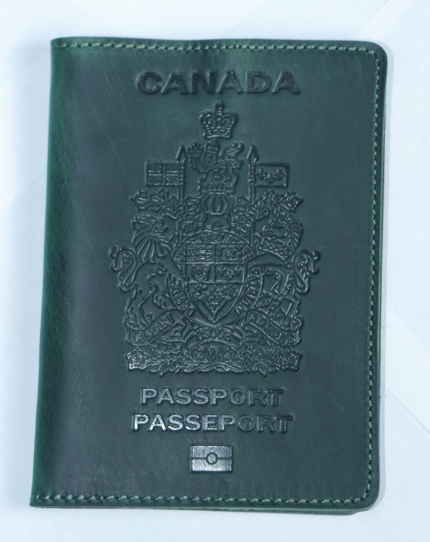 Canada. BEARKY Men's Fashionable for Ridge Leather Passport Wallet and Card Holder Portable Passeport Case Cover