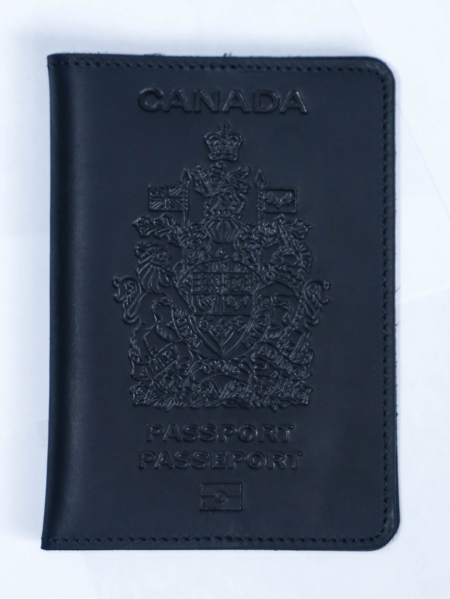 Canada. BEARKY Men's Fashionable for Ridge Leather Passport Wallet and Card Holder Portable Passeport Case Cover