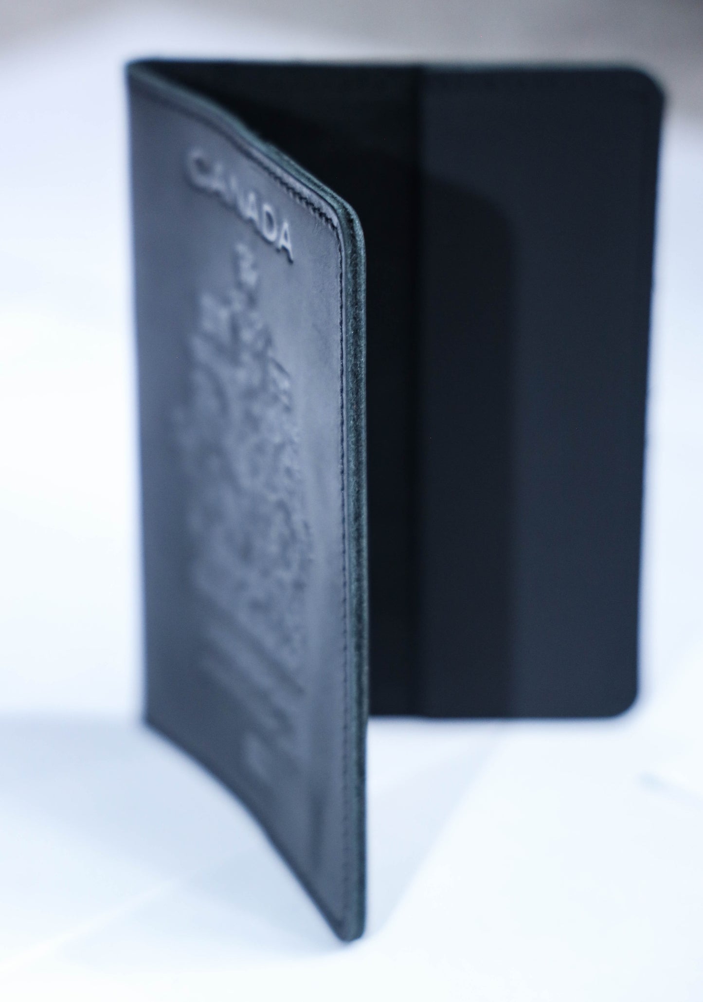 Canada. BEARKY Men's Fashionable for Ridge Leather Passport Wallet and Card Holder Portable Passeport Case Cover